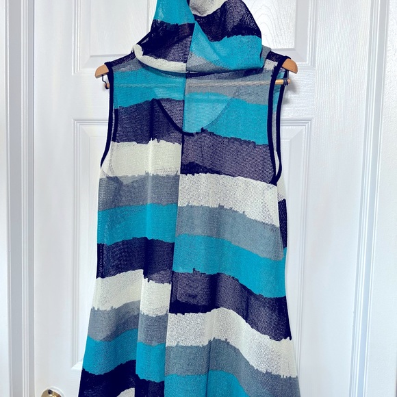 Beach  throw over your swimwear. - Picture 2 of 3